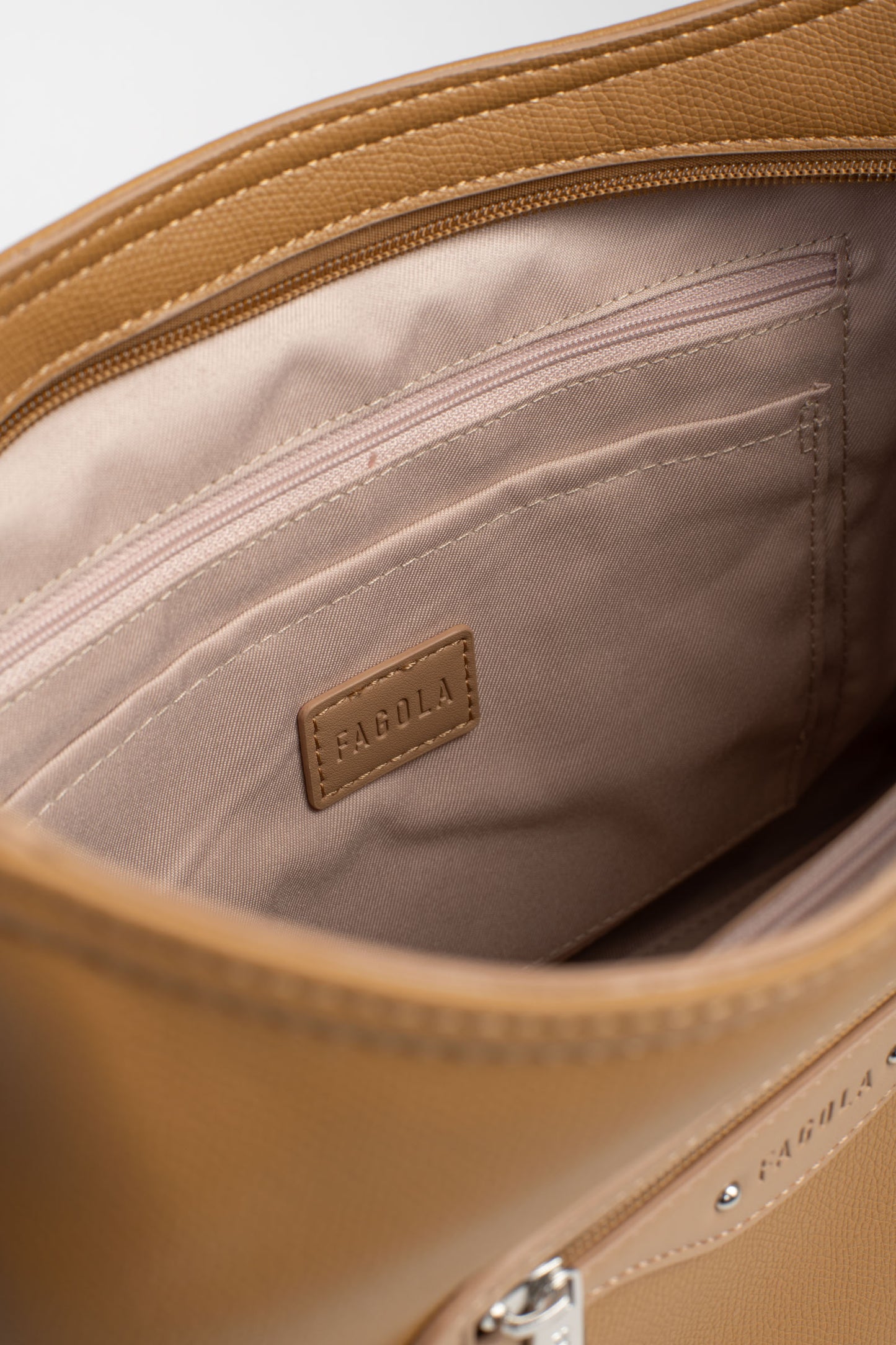 #couleur_taupe