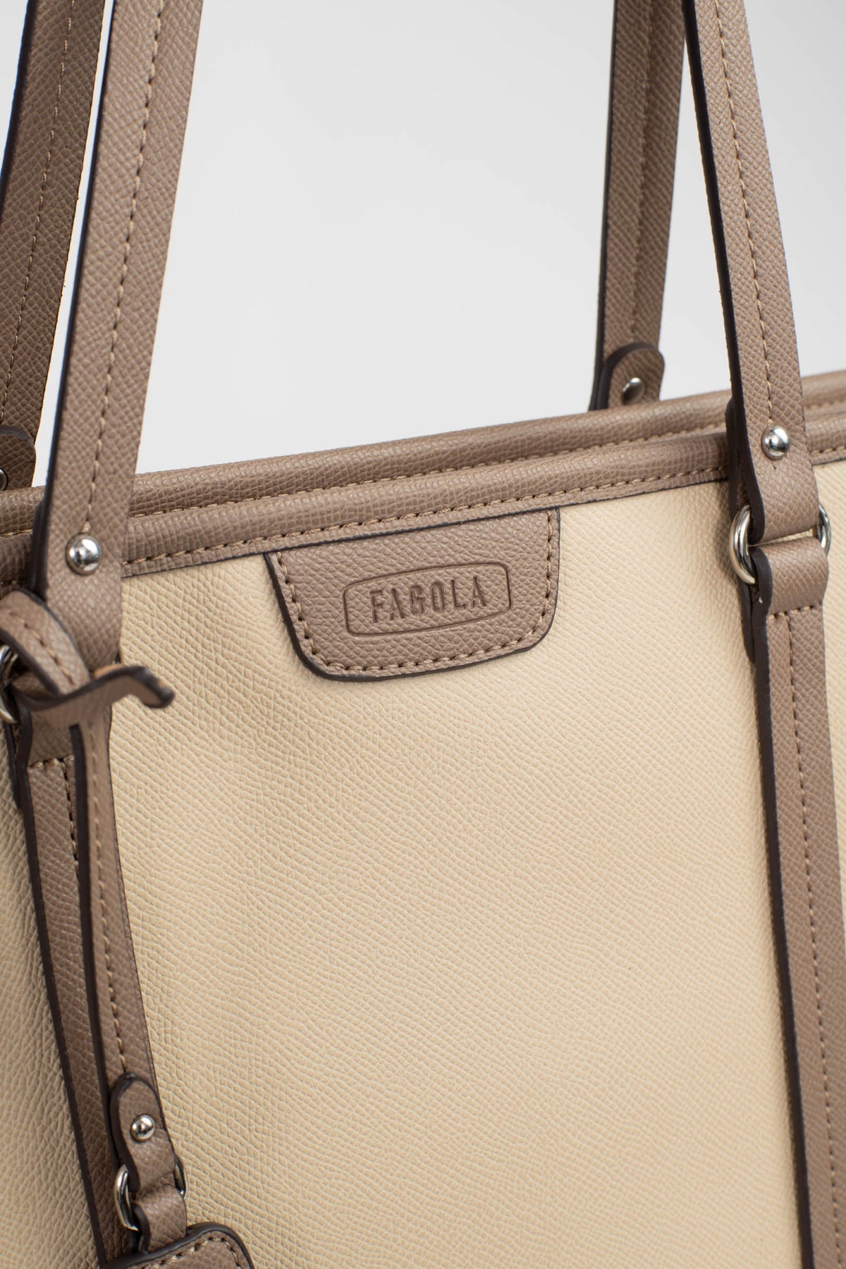 #couleur_crème/taupe