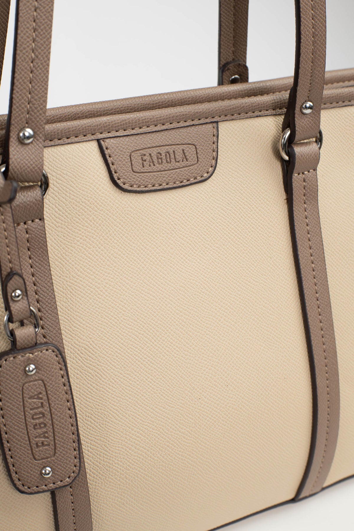 #couleur_crème/taupe