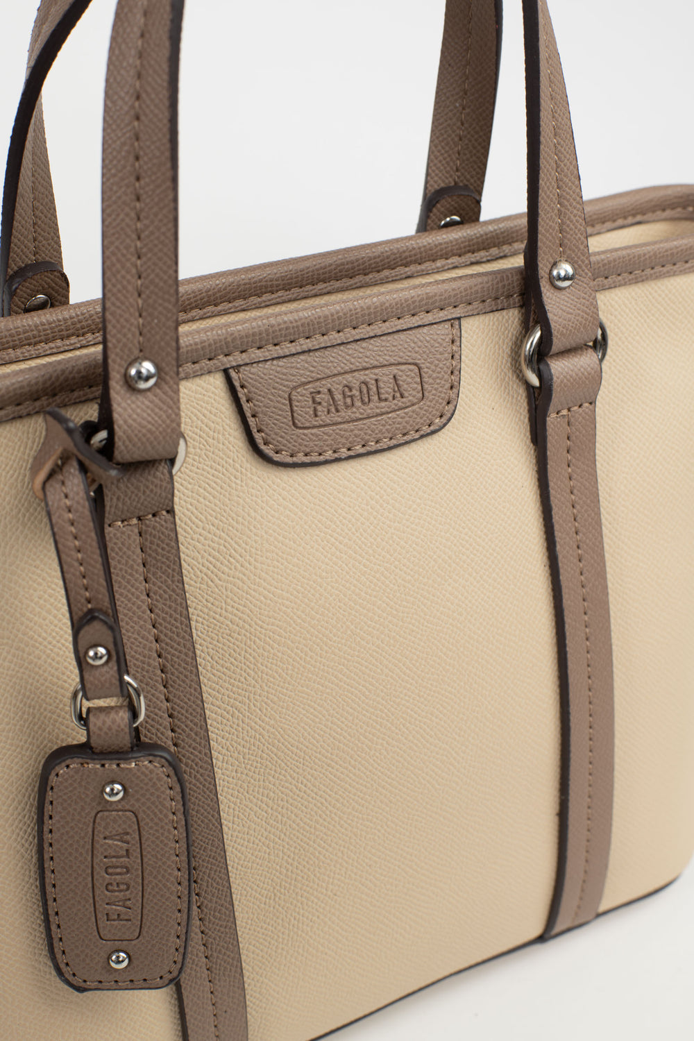 #couleur_crème/taupe