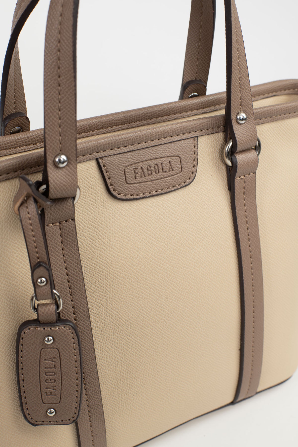 #couleur_crème/taupe