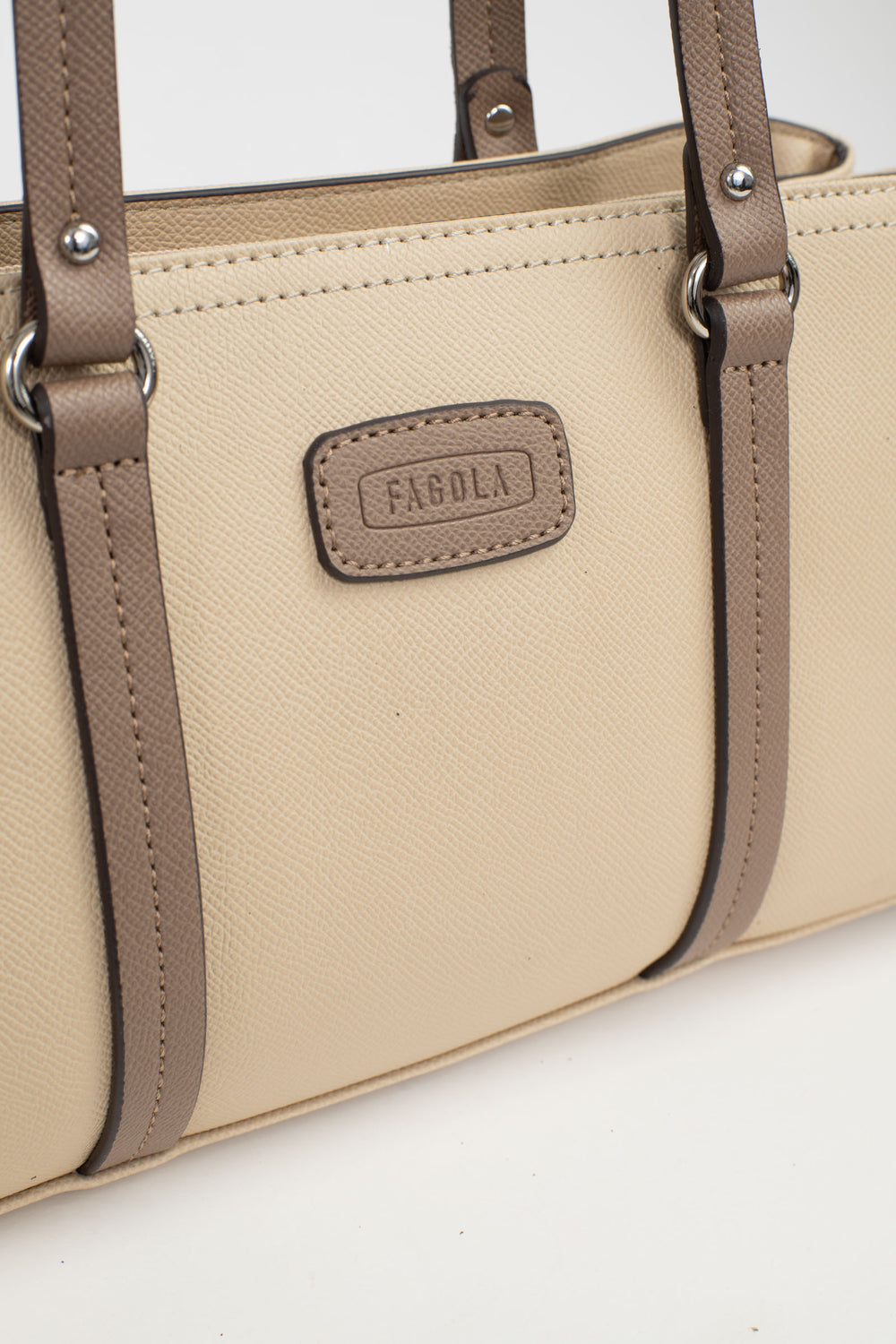 #couleur_crème/taupe