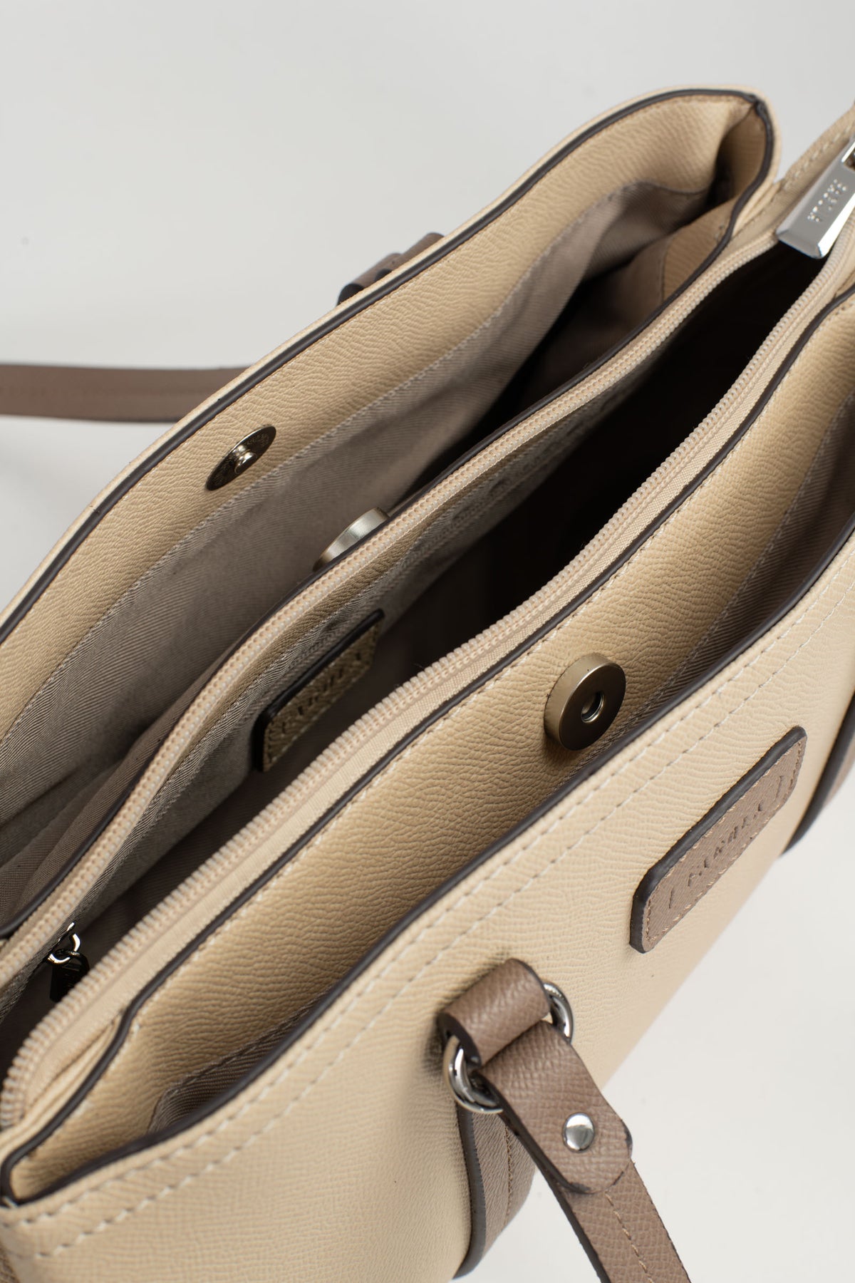 #couleur_crème/taupe